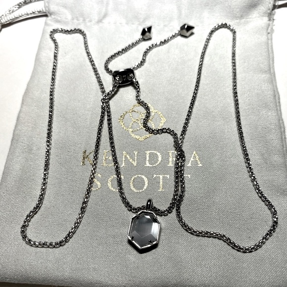 Kendra Scott Jewelry - 💜 FREE SHIP! Kendra Scott Teo Silver Necklace w/Slate Cat’s Eye Pendant